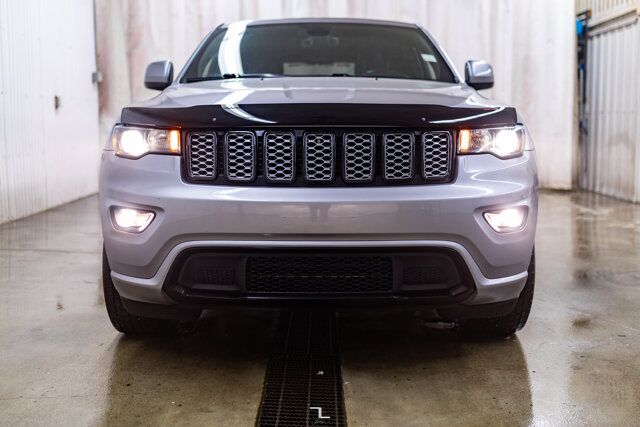 2017 Jeep Grand Cherokee 4x4 Altitude Leather Roof Nav BCam Red Deer AB