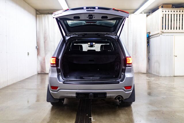 2017 Jeep Grand Cherokee 4x4 Altitude Leather Roof Nav BCam Red Deer AB