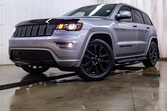 2017 Jeep Grand Cherokee 4x4 Altitude Leather Roof Nav BCam Red Deer AB