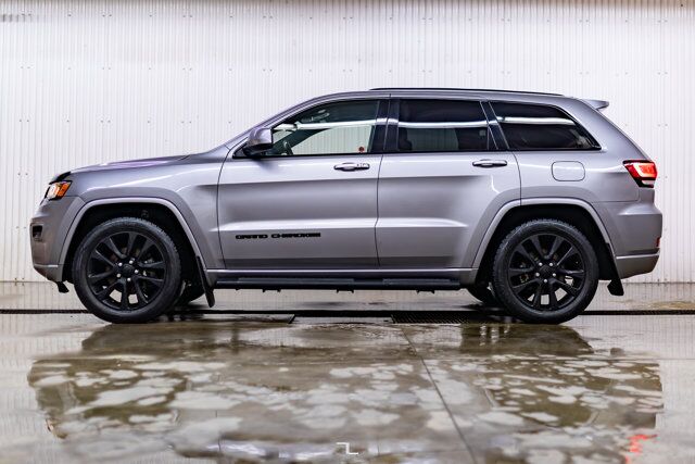 2017 Jeep Grand Cherokee 4x4 Altitude Leather Roof Nav BCam Red Deer AB