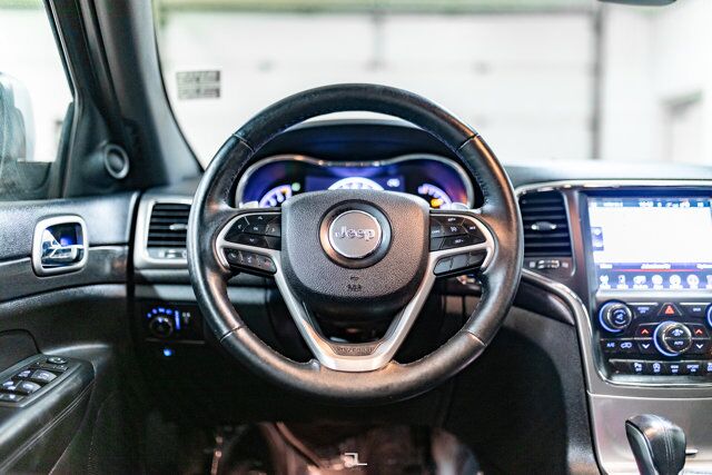 2017 Jeep Grand Cherokee 4x4 Altitude Leather Roof Nav BCam Red Deer AB