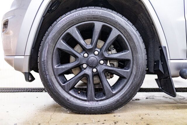 2017 Jeep Grand Cherokee 4x4 Altitude Leather Roof Nav BCam Red Deer AB