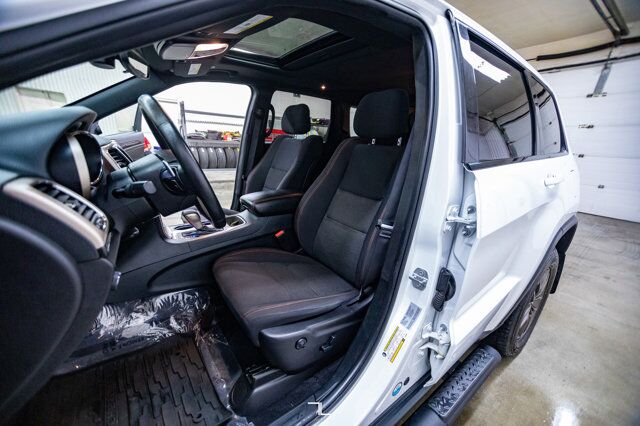 2017 Jeep Grand Cherokee 4x4 Laredo 75th Anniversary Nav Roof BCam Red Deer AB