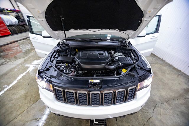 2017 Jeep Grand Cherokee 4x4 Laredo 75th Anniversary Nav Roof BCam Red Deer AB