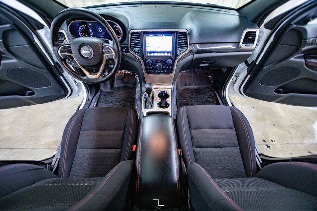 2017 Jeep Grand Cherokee 4x4 Laredo 75th Anniversary Nav Roof BCam Red Deer AB