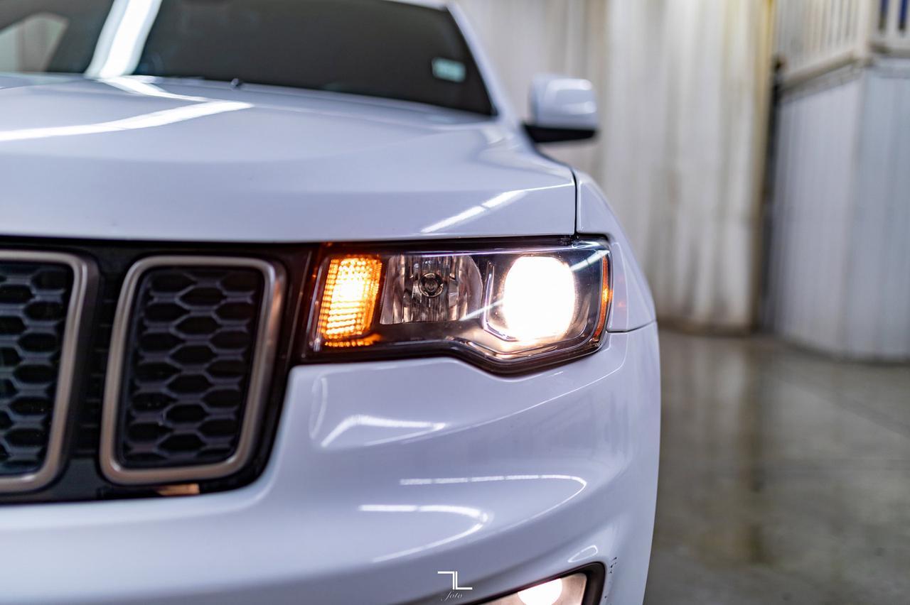 2017 Jeep Grand Cherokee 4x4 Laredo 75th Anniversary Nav Roof BCam Red Deer AB