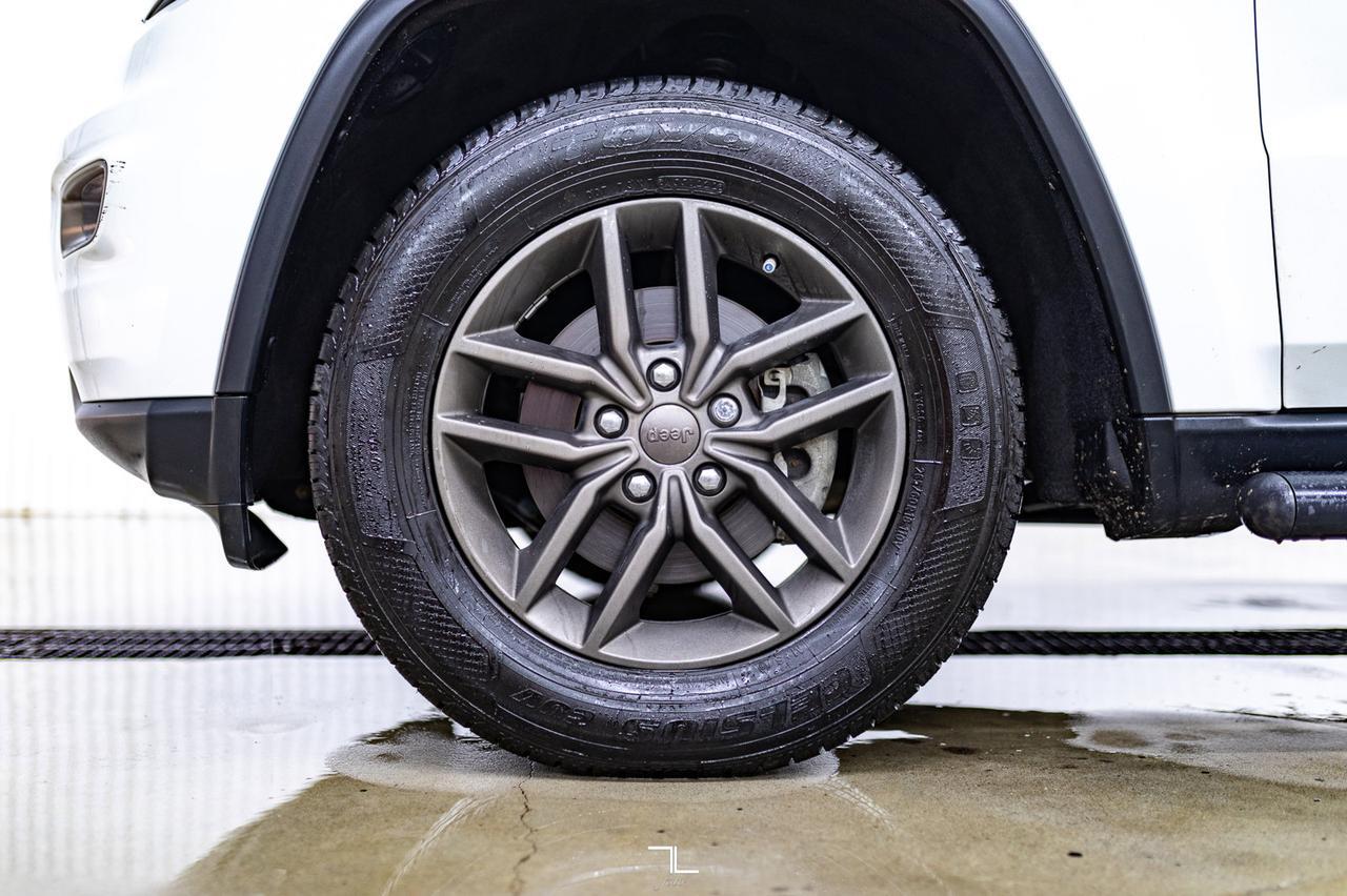 2017 Jeep Grand Cherokee 4x4 Laredo 75th Anniversary Nav Roof BCam Red Deer AB