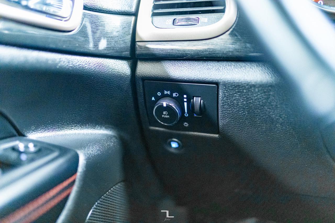 2017 Jeep Grand Cherokee 4x4 Laredo 75th Anniversary Nav Roof BCam Red Deer AB