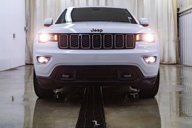 2017 Jeep Grand Cherokee 4x4 Laredo 75th Anniversary Nav Roof BCam Red Deer AB
