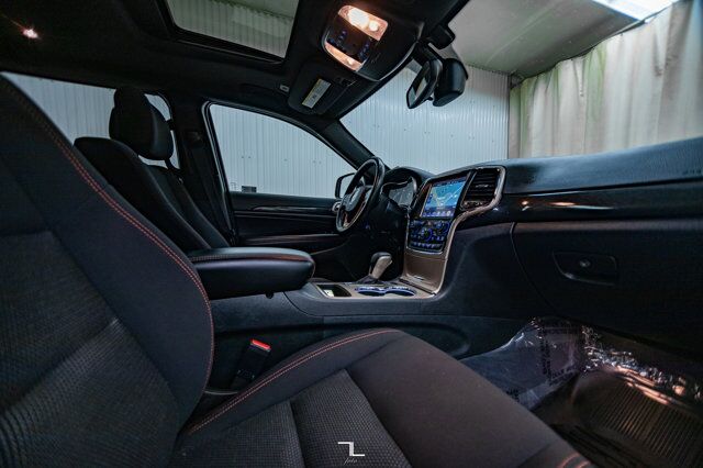 2017 Jeep Grand Cherokee 4x4 Laredo 75th Anniversary Nav Roof BCam Red Deer AB