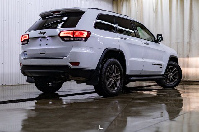 2017 Jeep Grand Cherokee 4x4 Laredo 75th Anniversary Nav Roof BCam Red Deer AB