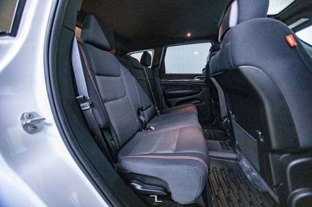 2017 Jeep Grand Cherokee 4x4 Laredo 75th Anniversary Nav Roof BCam Red Deer AB