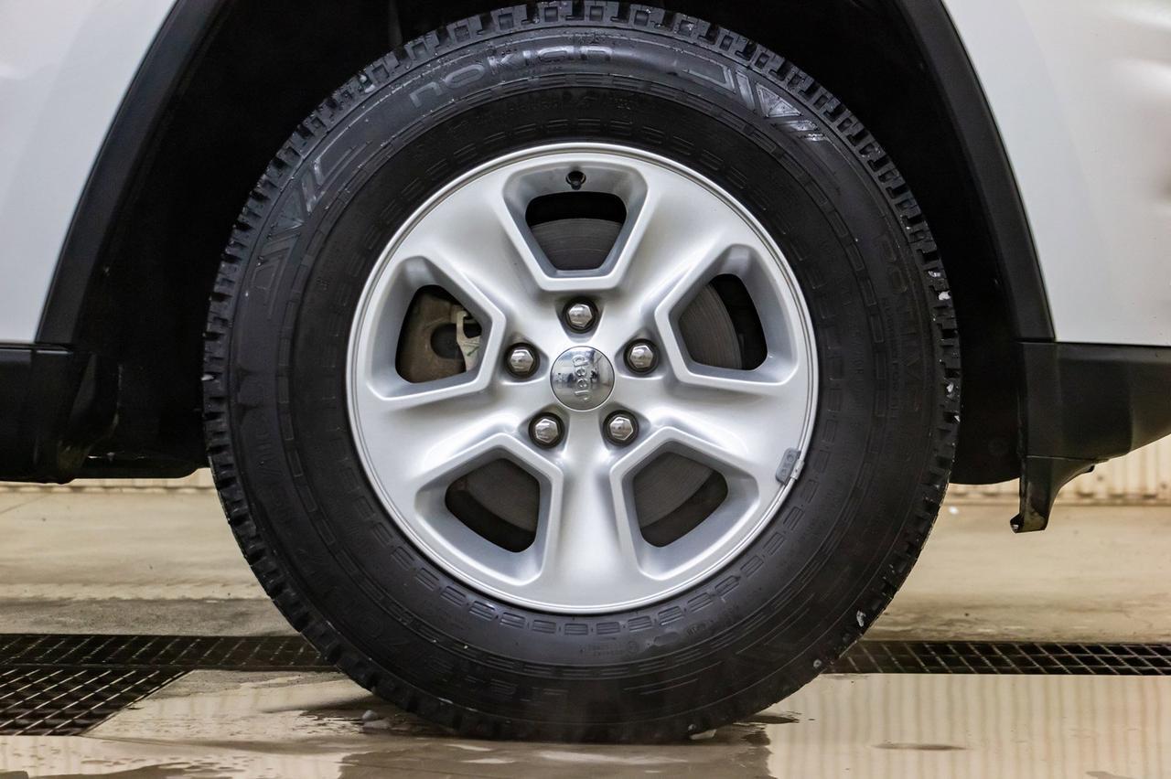 2017 Jeep Grand Cherokee 4x4 Laredo BCam Heated Seats Red Deer AB