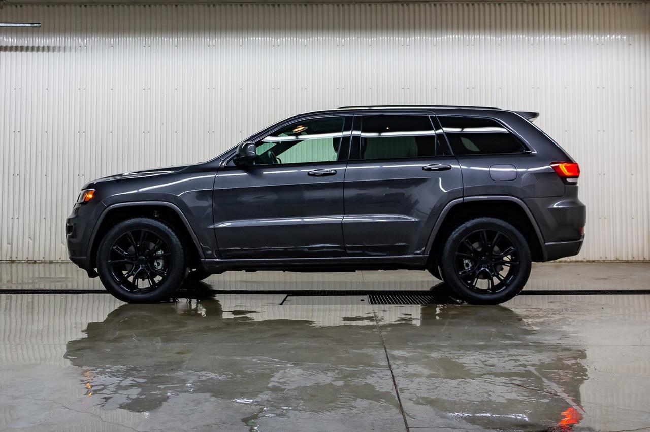 2017 Jeep Grand Cherokee 4x4 Laredo Leather Roof Nav Red Deer AB