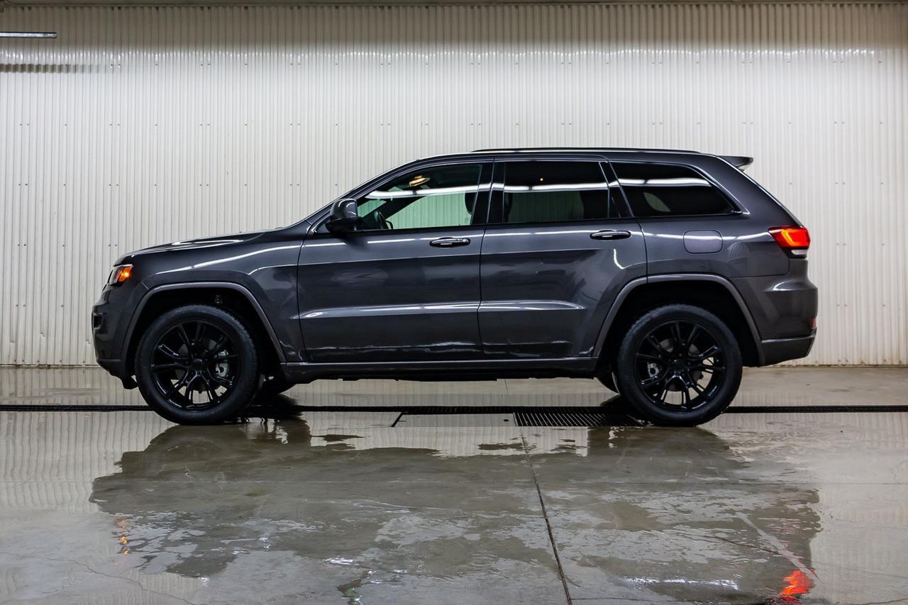 2017 Jeep Grand Cherokee 4x4 Laredo Leather Roof Nav Red Deer AB