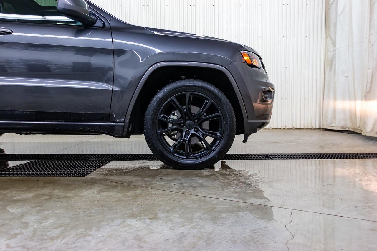 2017 Jeep Grand Cherokee 4x4 Laredo Leather Roof Nav Red Deer AB