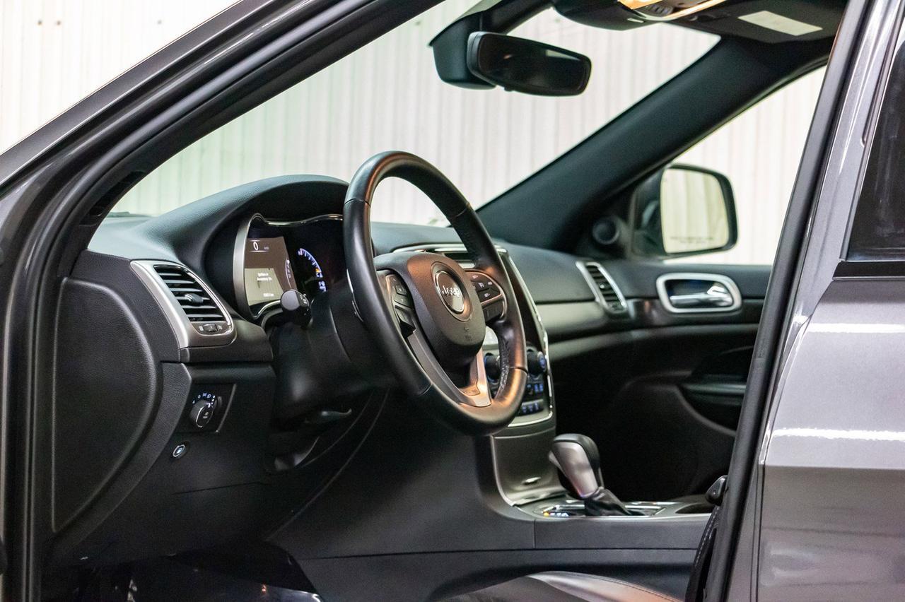 2017 Jeep Grand Cherokee 4x4 Laredo Leather Roof Nav Red Deer AB