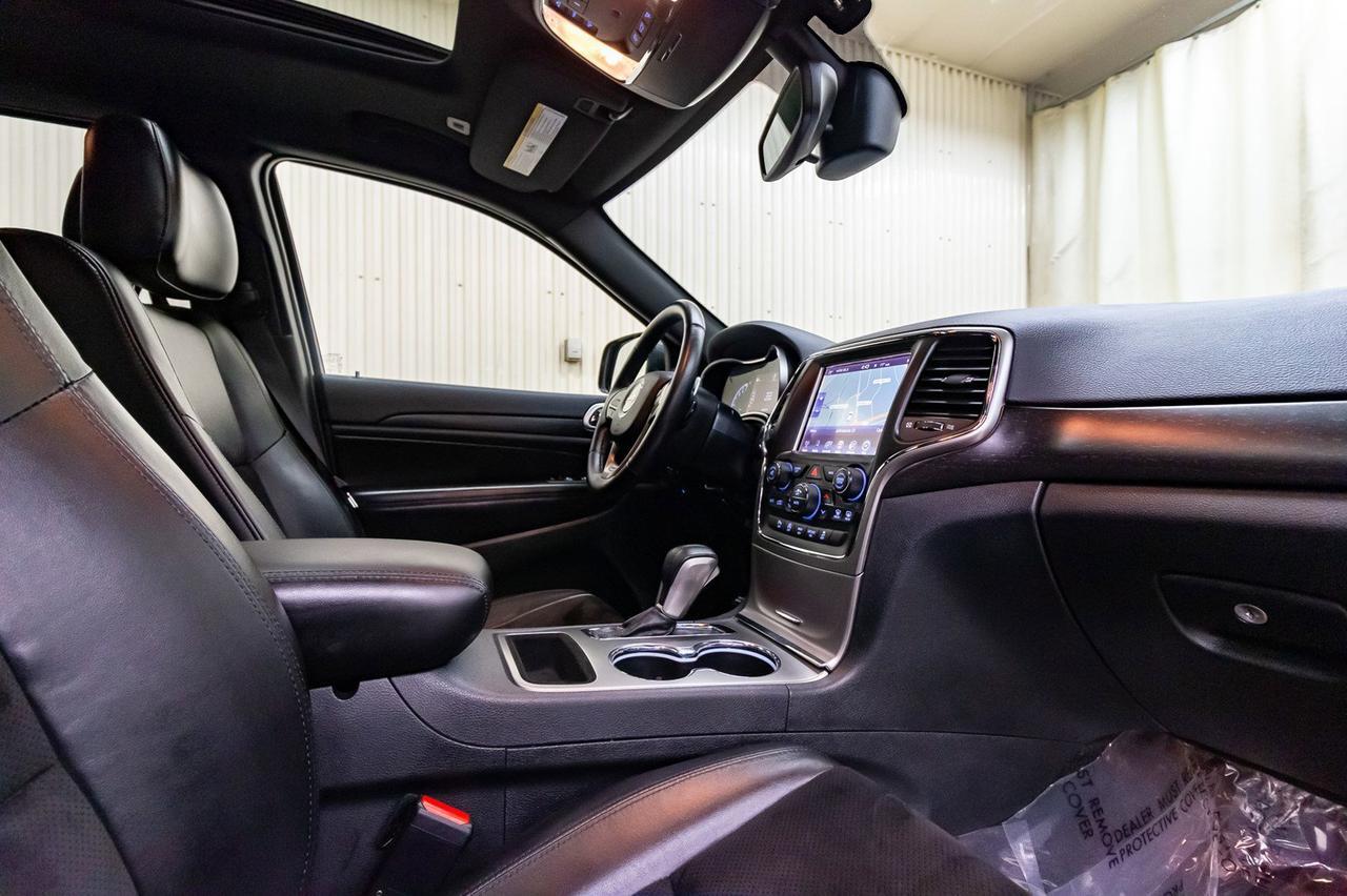 2017 Jeep Grand Cherokee 4x4 Laredo Leather Roof Nav Red Deer AB