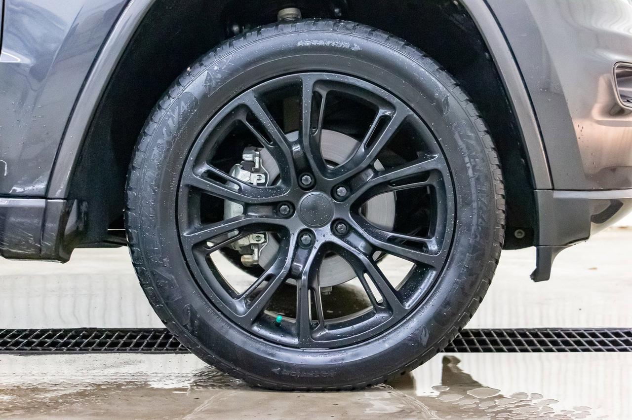 2017 Jeep Grand Cherokee 4x4 Laredo Leather Roof Nav Red Deer AB