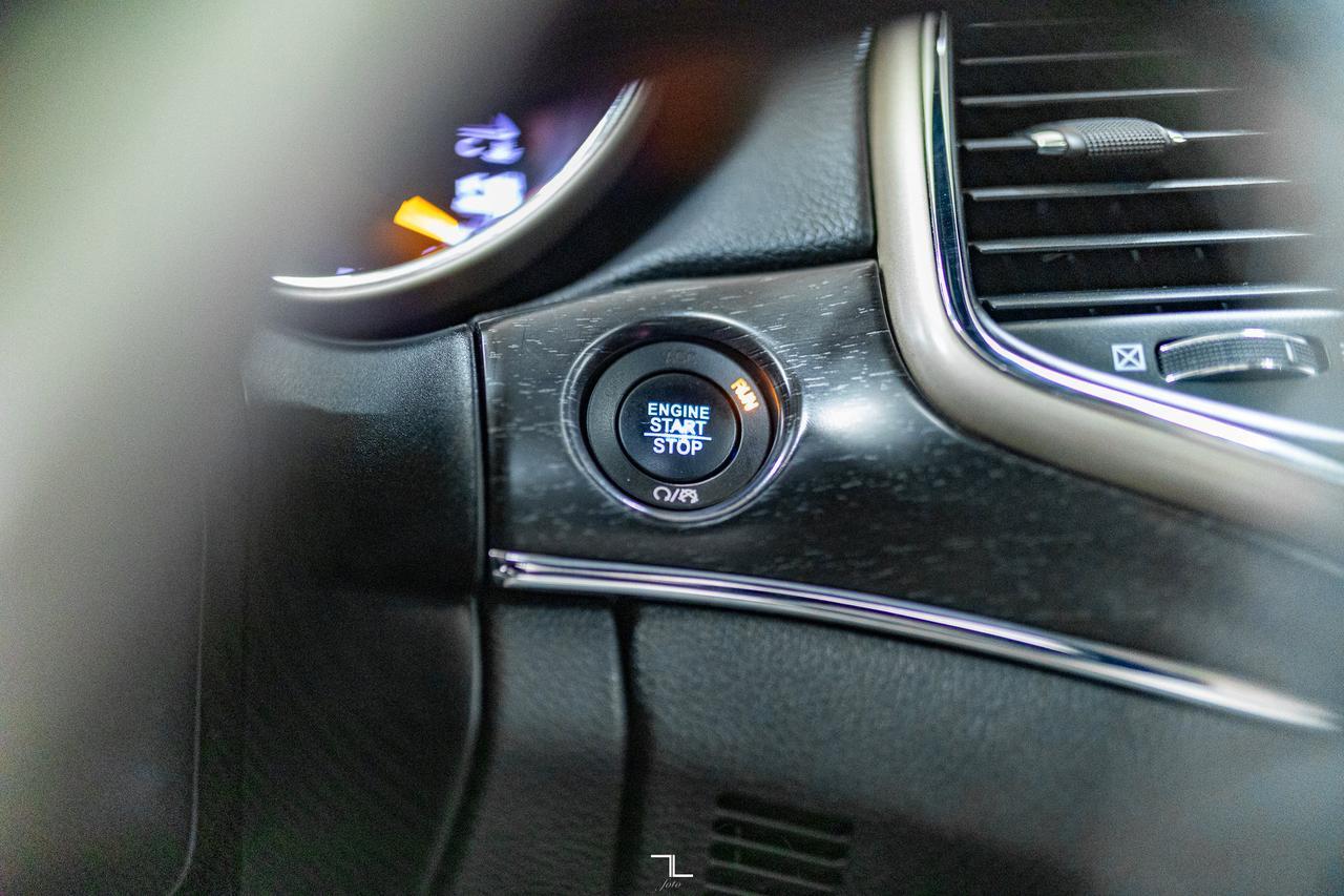 2017 Jeep Grand Cherokee 4x4 Limited Leather Roof BCam Red Deer AB