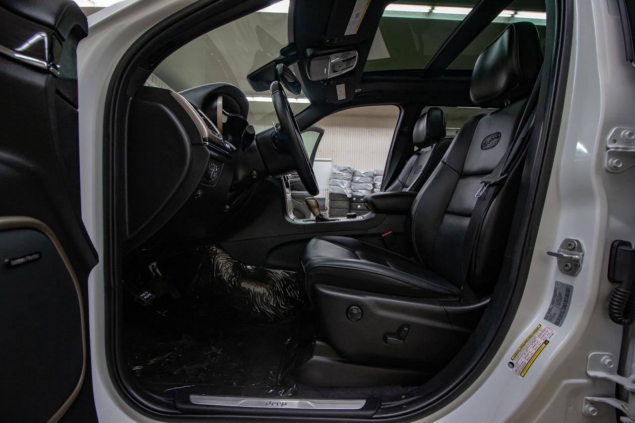 2017 Jeep Grand Cherokee 4x4 Overland Leather Roof Nav Red Deer AB