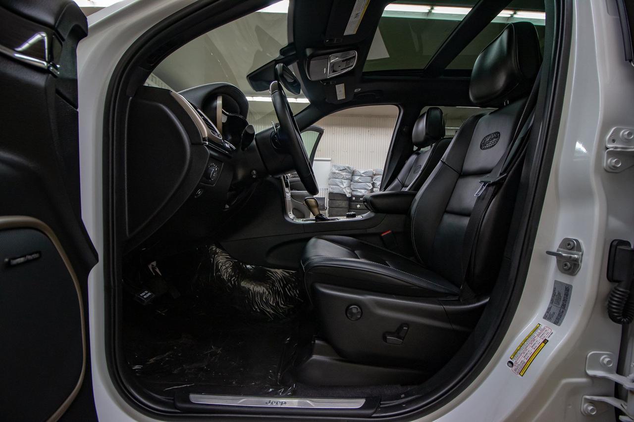 2017 Jeep Grand Cherokee 4x4 Overland Leather Roof Nav Red Deer AB
