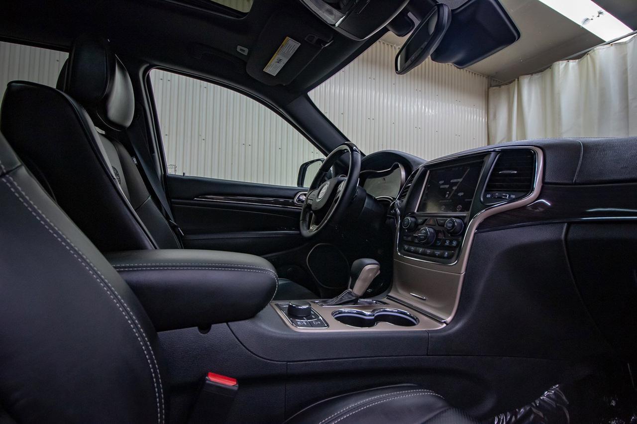 2017 Jeep Grand Cherokee 4x4 Overland Leather Roof Nav Red Deer AB