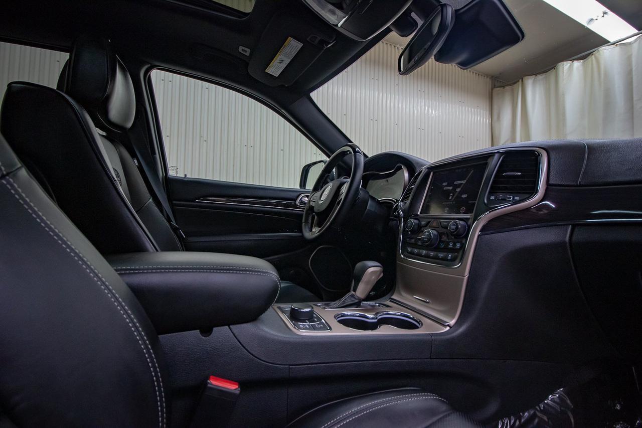 2017 Jeep Grand Cherokee 4x4 Overland Leather Roof Nav Red Deer AB