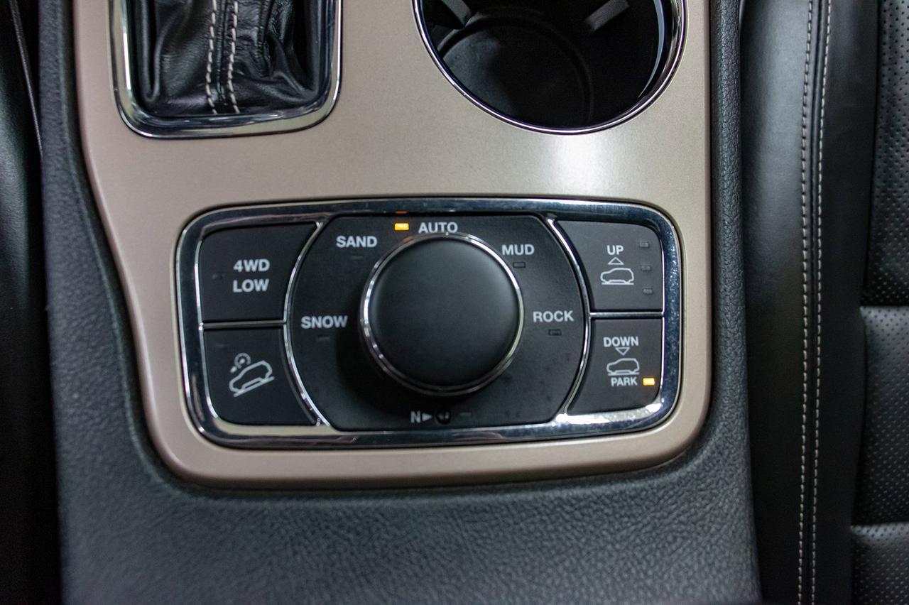 2017 Jeep Grand Cherokee 4x4 Overland Leather Roof Nav Red Deer AB