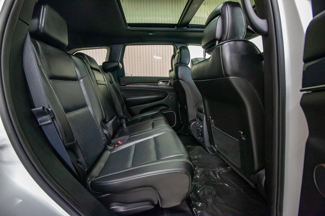 2017 Jeep Grand Cherokee 4x4 Overland Leather Roof Nav Red Deer AB