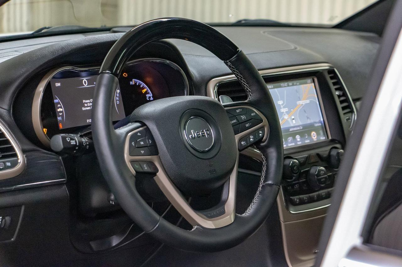 2017 Jeep Grand Cherokee 4x4 Overland Leather Roof Nav Red Deer AB