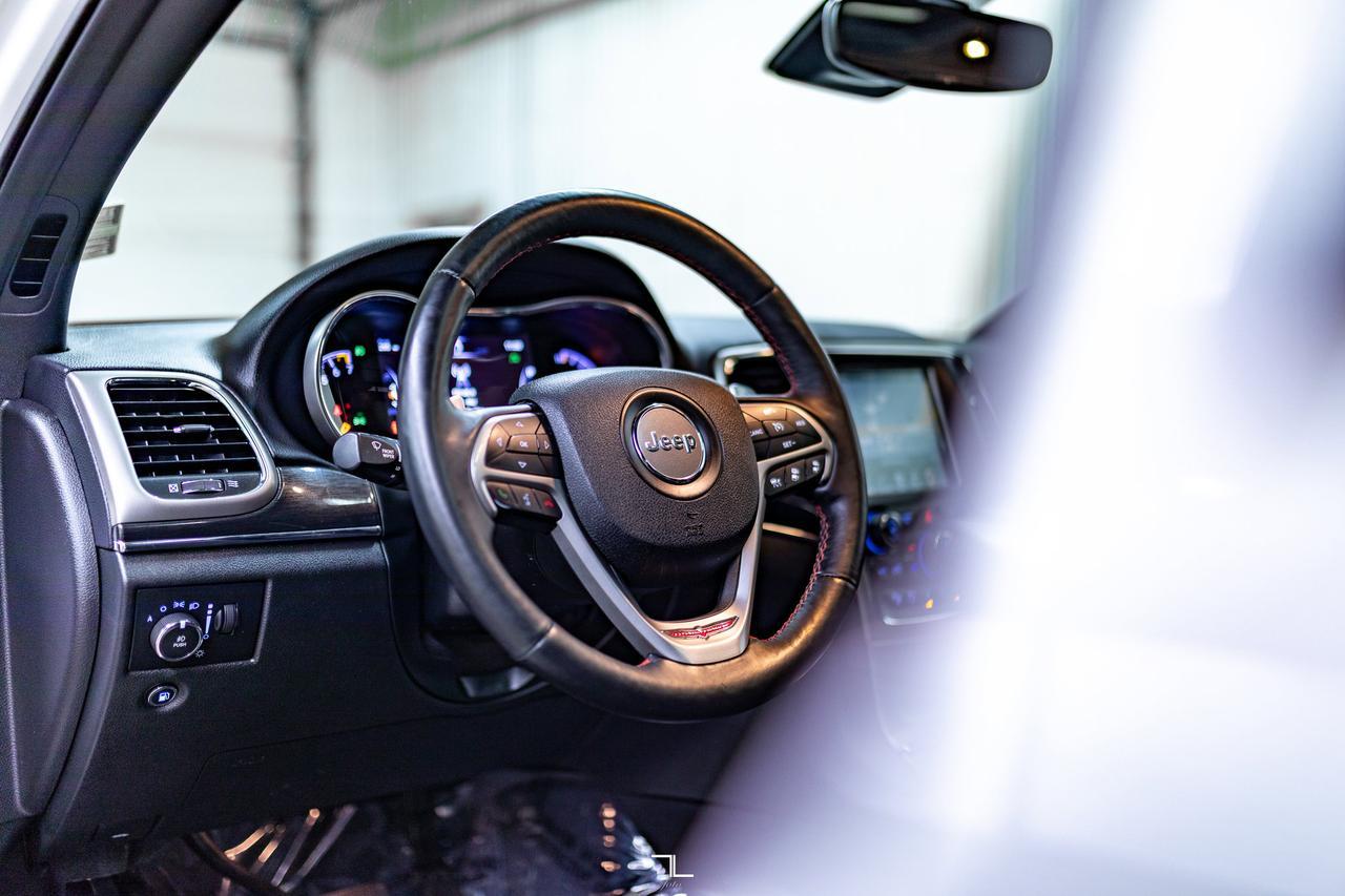 2017 Jeep Grand Cherokee 4x4 Trailhawk Leather Roof Nav BCam Red Deer AB