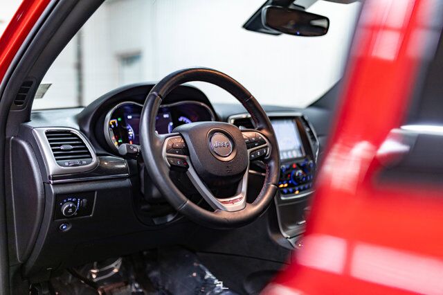 2017 Jeep Grand Cherokee 4x4 Trailhawk Leather Roof Nav BCam Red Deer AB