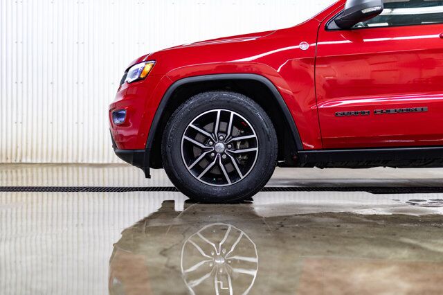 2017 Jeep Grand Cherokee 4x4 Trailhawk Leather Roof Nav BCam Red Deer AB