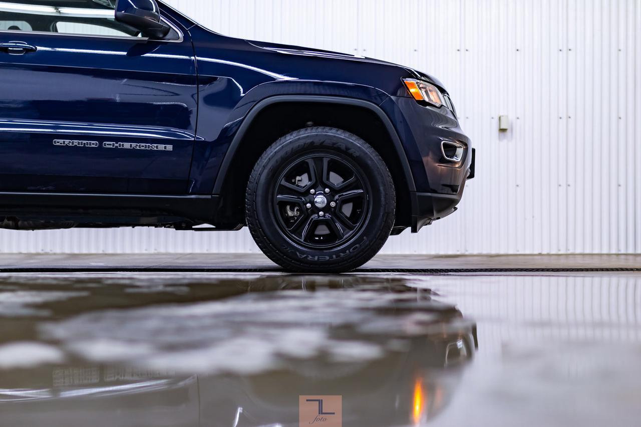 2017 Jeep Grand Cherokee AWD Laredo Roof BCam Red Deer AB