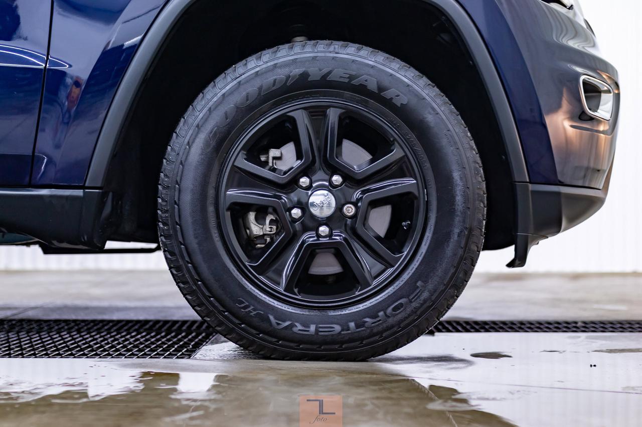 2017 Jeep Grand Cherokee AWD Laredo Roof BCam Red Deer AB