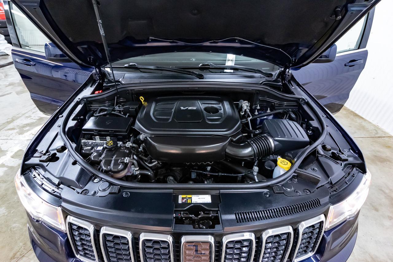 2017 Jeep Grand Cherokee AWD Laredo Roof BCam Red Deer AB