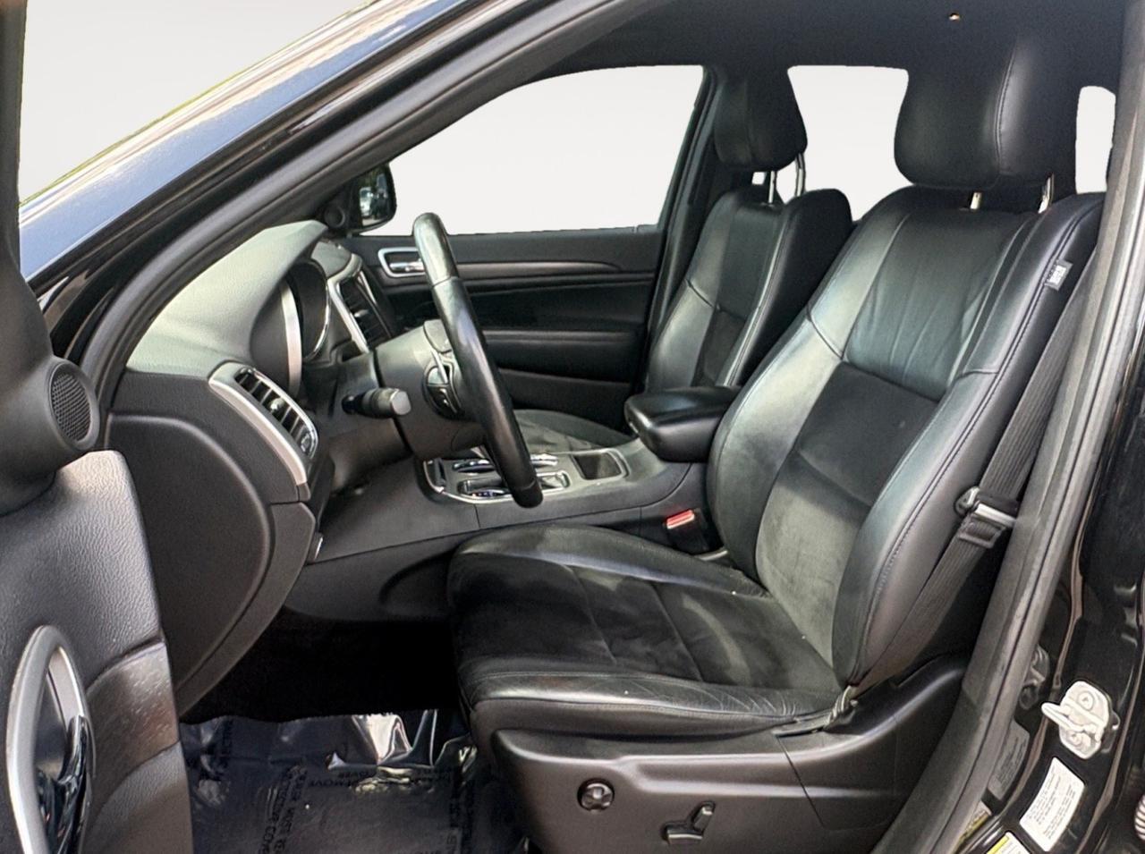 2017 Jeep Grand Cherokee Altitude, POWER LIFTGATE, TOW PACKAGE, BACKUP CAMERA, PARKING SENSORS, HEATED STEERING WHEEL & SEATS, UCONNECT BLUETOOTH, REMOTE START, ONLY 42K MILES, THIS JEEP IS READY FOR YOUR DRIVEWAY! Virginia Beach VA