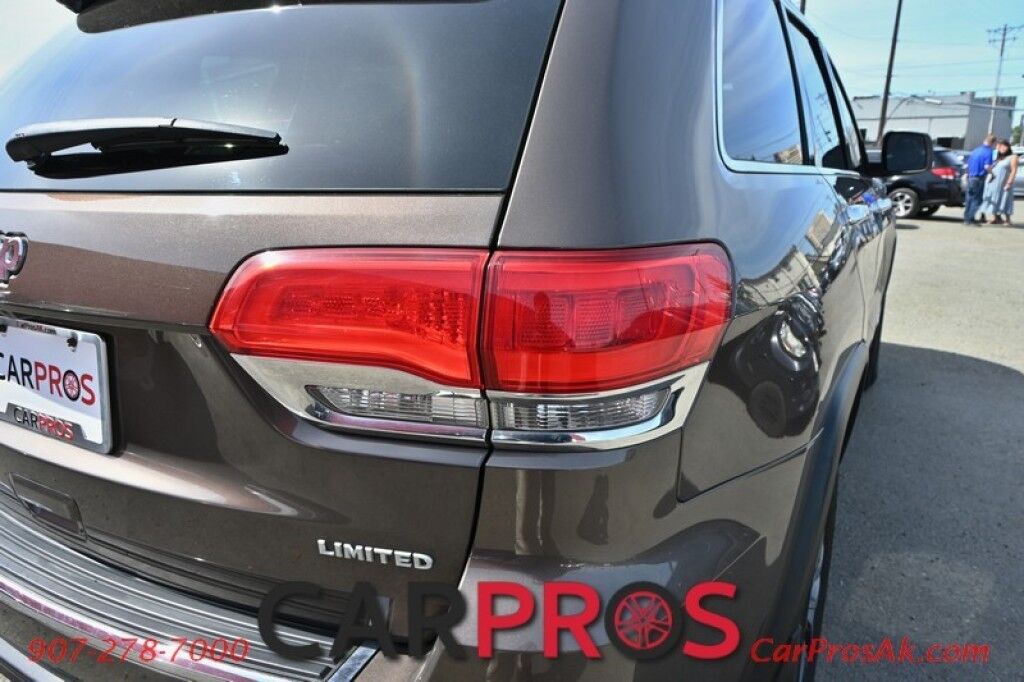 2017 Jeep Grand Cherokee Limited - 4x4 - Luxury Group II - Auto Start - Heated & Cooled Leather Memory Seats - Heated Steering Wheel - 2nd Row Heated Seats - Moonroof - Blind Spot Alert - Power Liftgate - Reverse Camera - Block Heater- 1-Owner Anchorage AK