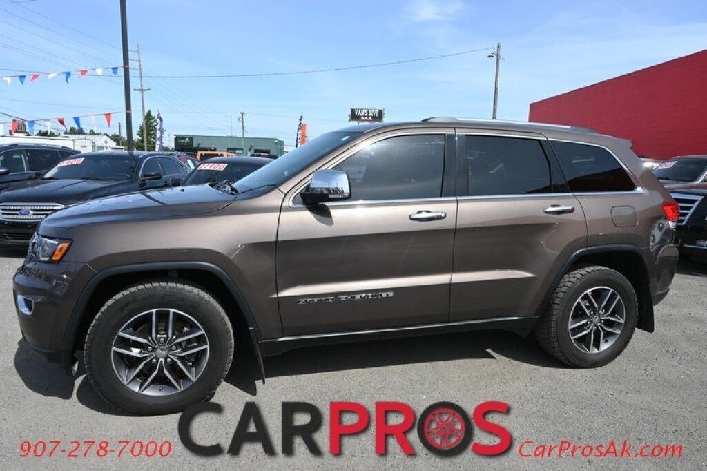 2017 Jeep Grand Cherokee Limited - 4x4 - Luxury Group II - Auto Start - Heated & Cooled Leather Memory Seats - Heated Steering Wheel - 2nd Row Heated Seats - Moonroof - Blind Spot Alert - Power Liftgate - Reverse Camera - Block Heater- 1-Owner