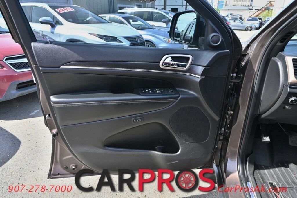 2017 Jeep Grand Cherokee Limited - 4x4 - Luxury Group II - Auto Start - Heated & Cooled Leather Memory Seats - Heated Steering Wheel - 2nd Row Heated Seats - Moonroof - Blind Spot Alert - Power Liftgate - Reverse Camera - Block Heater- 1-Owner Anchorage AK