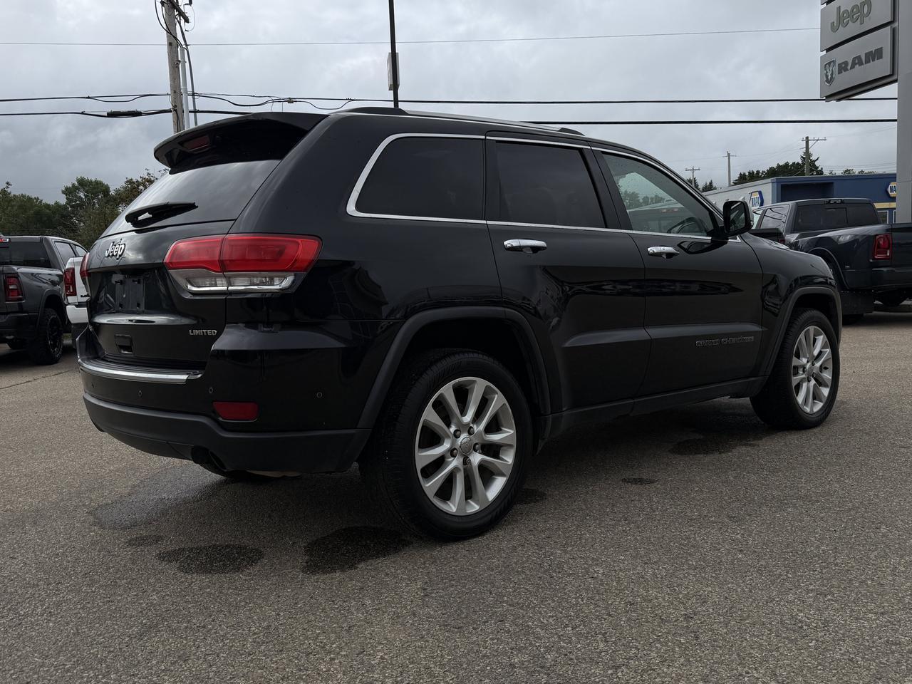 2017 Jeep Grand Cherokee Limited 4WD SUV | V6 Engine | Nappa Leather | Heated Vented | Power Liftgate | Backup Camera Redwater AB