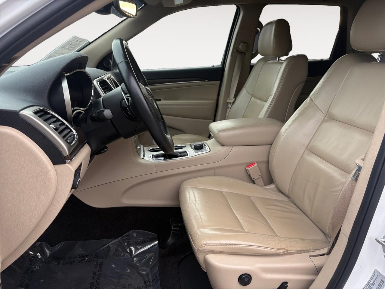 2017 Jeep Grand Cherokee Limited, BACKUP CAMERA, PARKING SENSORS, POWER LIFTGATE, HEATED STEERING WHEEL & SEATS, BLIND SPOT ALERT, LANE KEEP ASSIST, POWER SUNROOF, GET JEEPIN ON THE ROAD! Virginia Beach VA