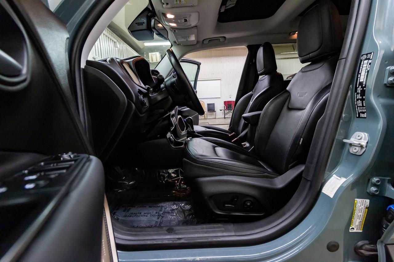 2017 Jeep Renegade 4x4 Limited Leather Roof Nav Red Deer AB