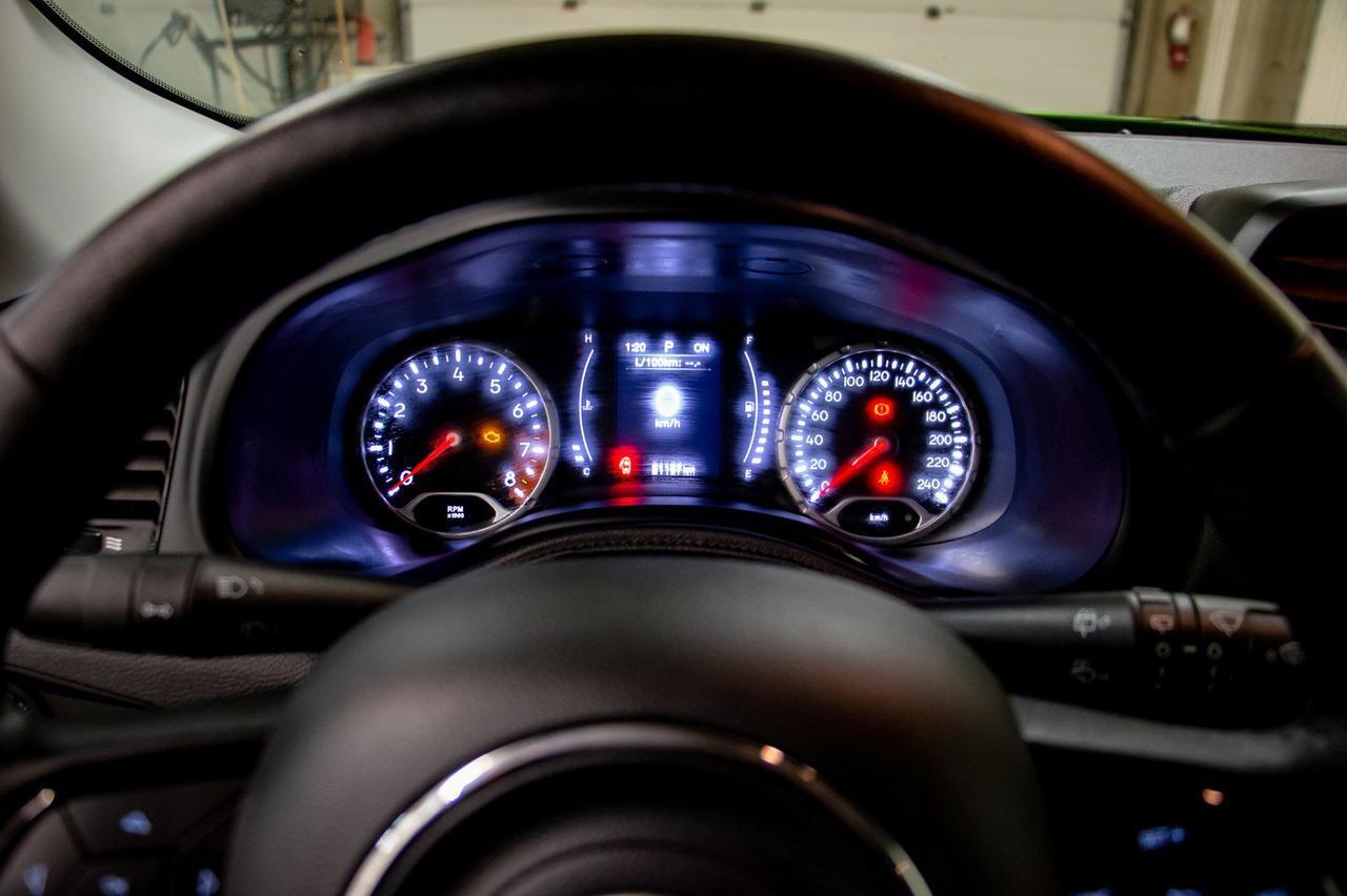 2017 Jeep Renegade 4x4 North Edition Roof BCam Red Deer AB