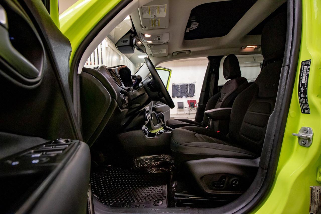 2017 Jeep Renegade 4x4 North Edition Roof BCam Red Deer AB