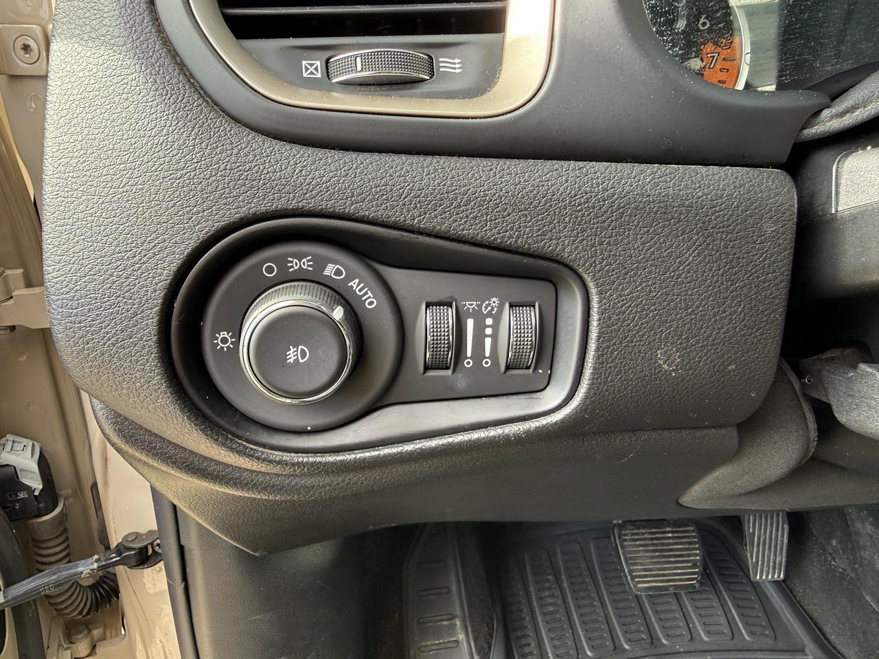2017 Jeep Renegade Deserthawk 4WD | Mojave Sand | BeatsAudio Premium Sound | Backup Camera | Towing Pkg | Keyless Entry Redwater AB