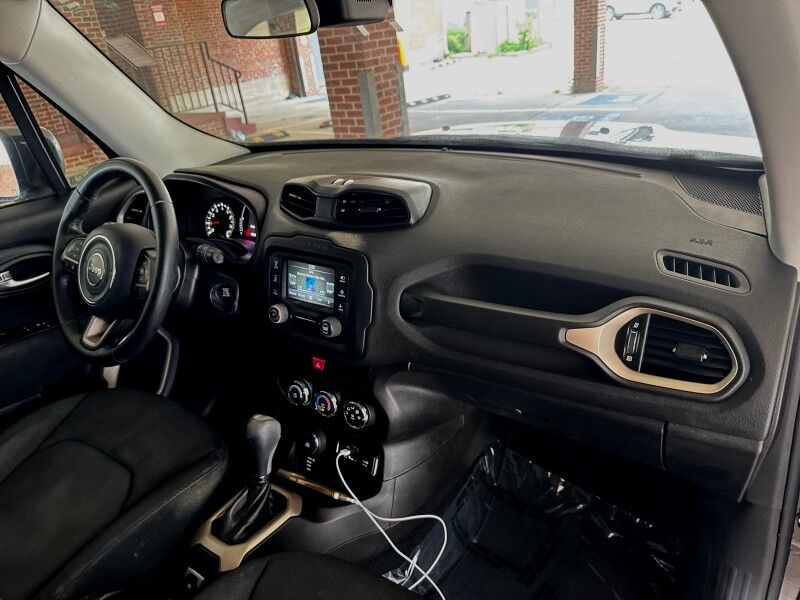 2017 Jeep Renegade Latitude AWD/4WD w/ Passive Entry Remote Start Package Arlington VA