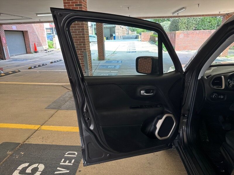 2017 Jeep Renegade Latitude AWD/4WD w/ Passive Entry Remote Start Package Arlington VA