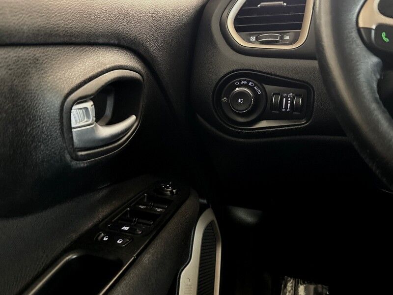2017 Jeep Renegade Latitude AWD/4WD w/ Passive Entry Remote Start Package Arlington VA
